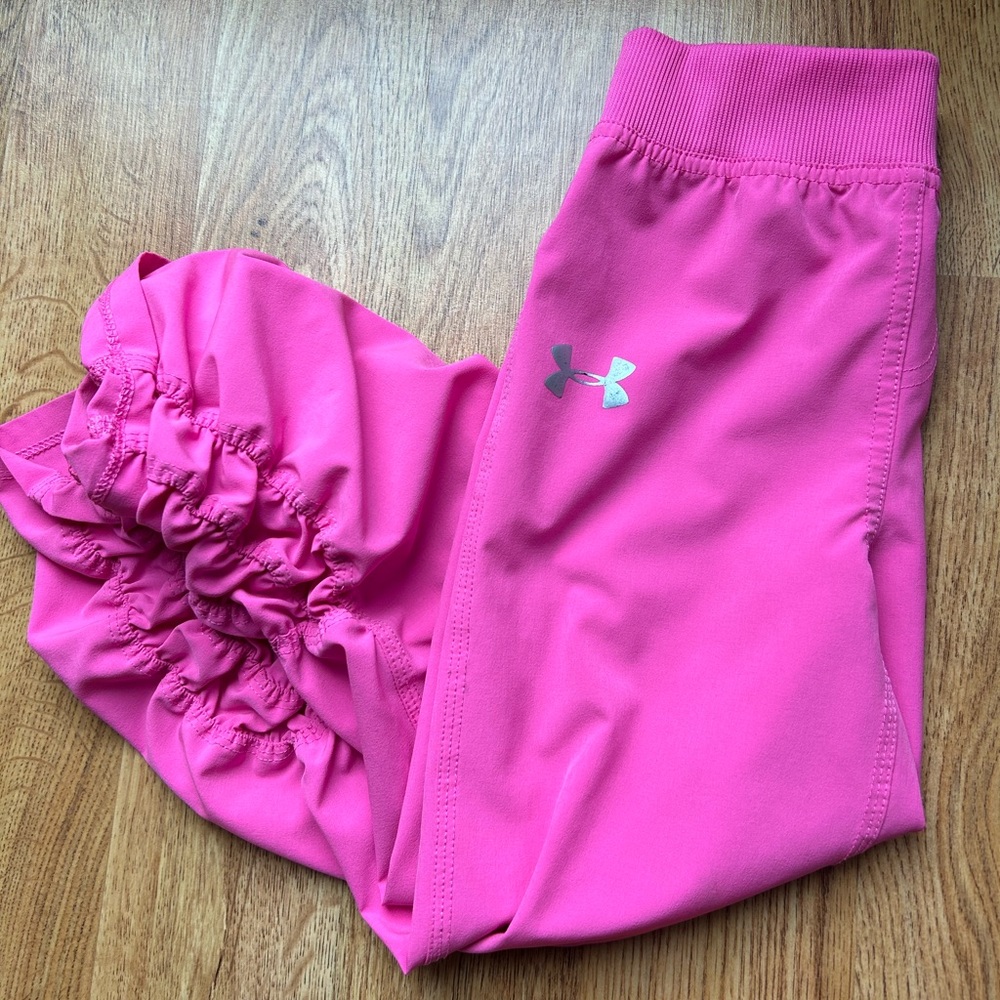 Under Armour Girl’s size 5 pink pant